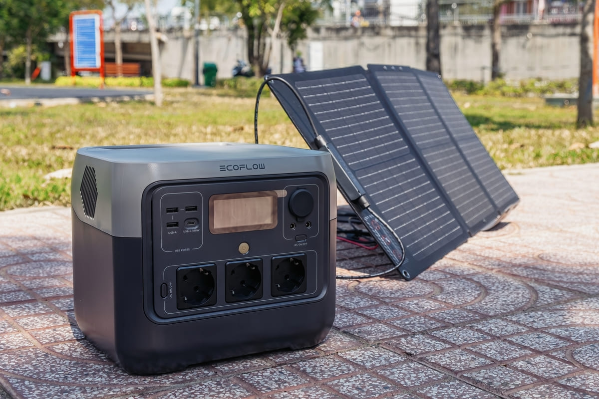 Ecoflow 160w solar panel for outdoor use with portable station