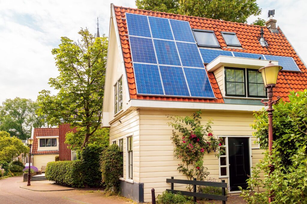 Lifespan of a solar panel: recycling and reuse