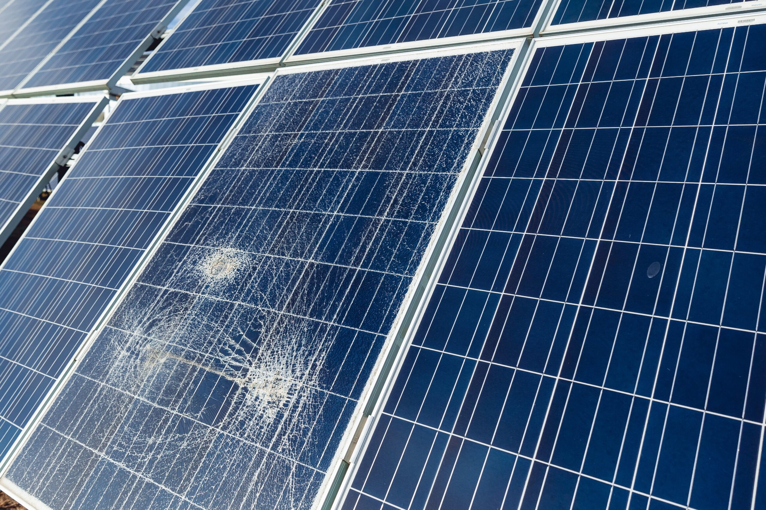 Photovoltaic panels and hail: how to choose them based on resistance