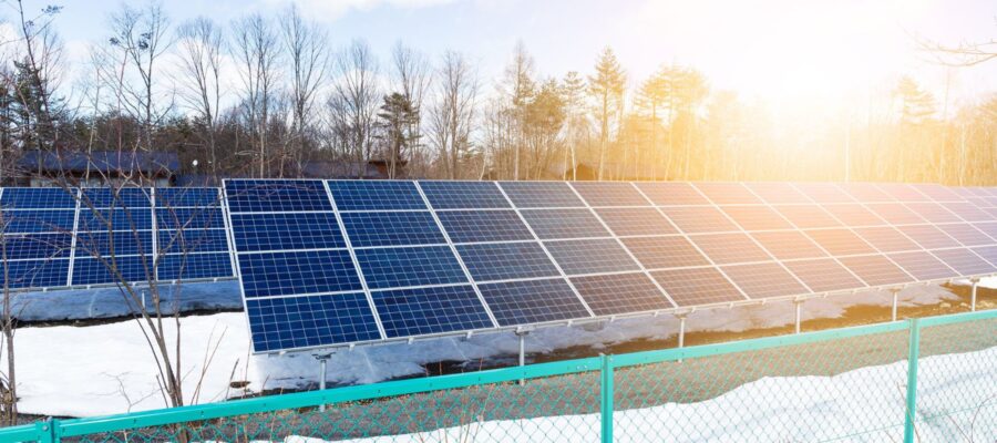 Photovoltaic panels in winter: operation and maintenance