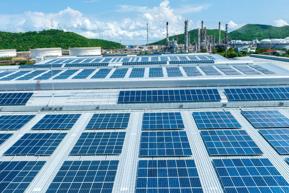 Large solar installations on industrial and commercial surfaces